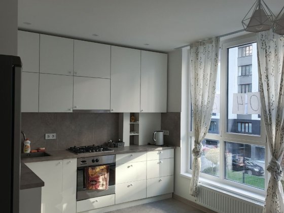 Однокімнатна квартира з ремонтом. Паркова алея Угорники