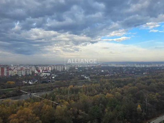 Неймовірно видова 1к квартира біля річки Угорники