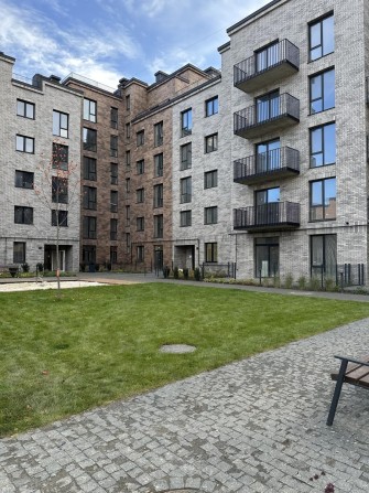 Продам велику 1 кімнатну квартиру з власним патіо - фото 1