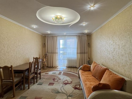 Терміновий продаж квартири в новобудові на 4 поверсі Угорники