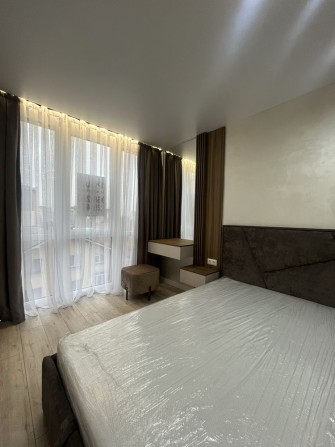 Стильна,укомплектов,гардеробна,в сучасному ЖК One,район торг.Велес. - фото 1