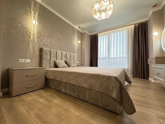 Функціональна трикімнатна з видом на річку Угорники