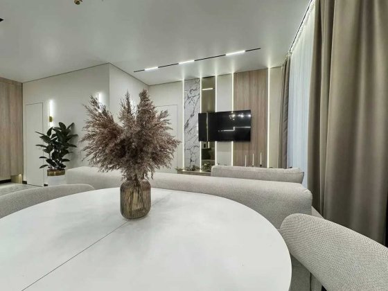 Двокімнатна з ремонтом та патіо у ЖК Долішній Криховцы