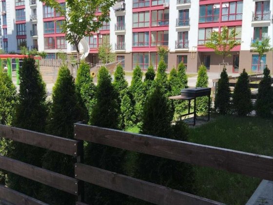 Продаж просторої квартири з власним подвір'ям в Містечку Козацькому Криховцы