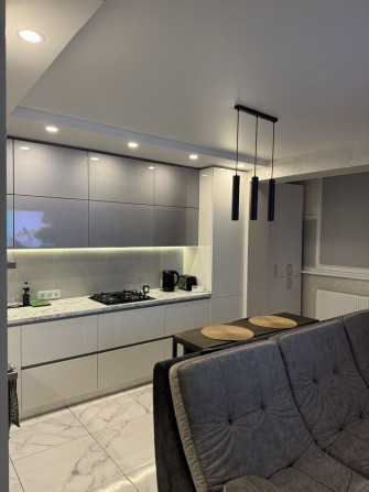 Продаж 2х кімнатна +кухня студія на Парковій Алеї - фото 1