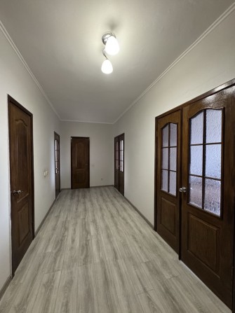 Квартира з ремонтом та меблями, великої площі - фото 1