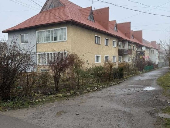 Двокімнатна квартира в центрі Богородчан із власною ділянкою. Богородчани