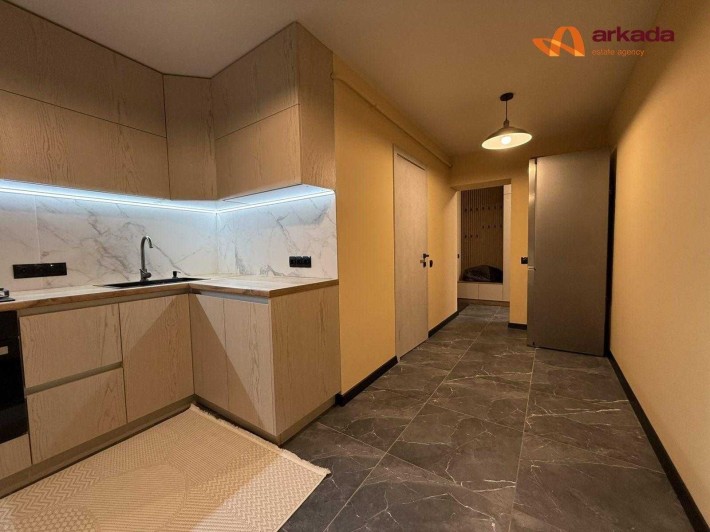 Продам 2 кім квартиру з земельною ділянкою в центрі Богородчан - фото 1