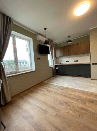 Студія 28,6 м² з ремонтом та меблями 1/3 поверх 34 000$ - фото 1