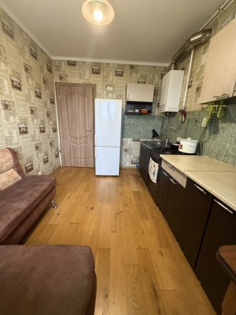 Продаж однокімнатної квартири з ремонтом, меблями, техніка!є балкон! - фото 1