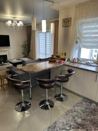 Велика 3-к дворівнева квартира з ремонтом та повною комплектацією! - фото 1