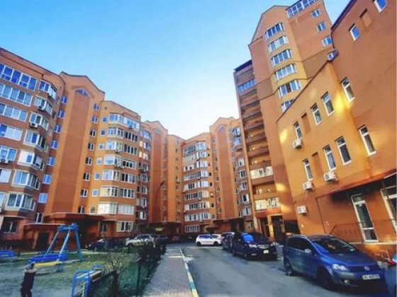 Продаж 2 кімнатна , Чабани, Машинобудівників 4в/130 Чабани