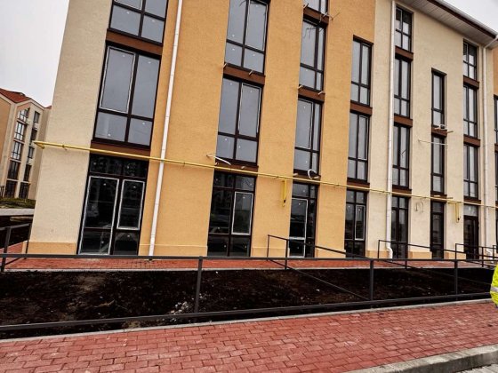 Продаж квартири з двориком! Святопетровское