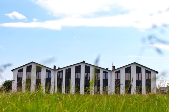 Двокімнатна квартира з властною терасою в с.Гнатівка - фото 1