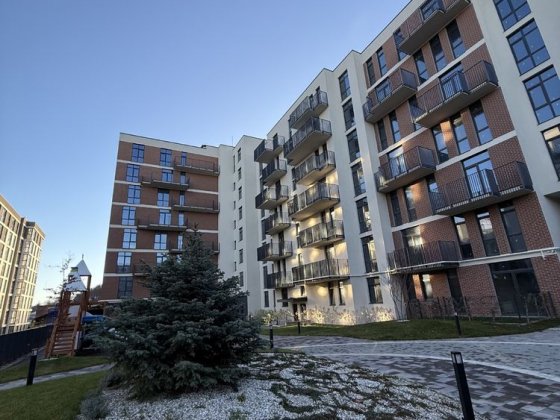 Квартира з паркомісцем і кладовою Винники