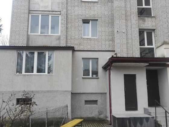 3 кімнатна квартира на 2 поверсі 5 поверхового цегляного будинку Винники