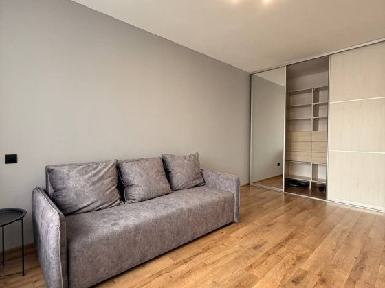 Продаж квартири з ремонтом в заселеній новобудові Винники