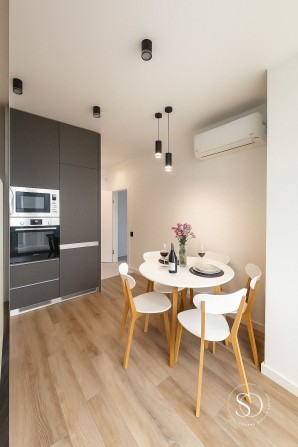 Продаж 1-кім. квартири в новобудові з ремонтом та меблями. +Підвал - фото 1