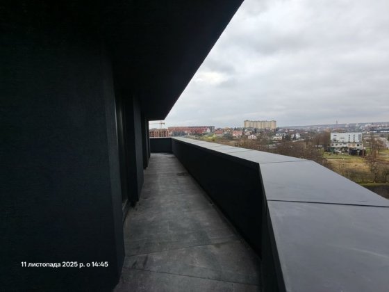 2 кімнатна квартира з просторою терасою з гарним краєвидом Зубра