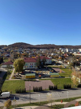 Продаж двохрівневої квартири в центрі Винник вул. Сухомлинського - фото 1