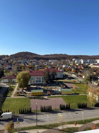 Продаж дворівневої кв. у самому серці Винник вул. Сухомлинського, 14 - фото 1