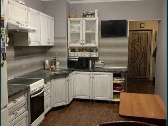 Квартира з меблями та технікою в новому будинку Лески