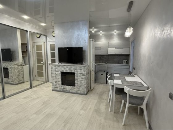 Евро двухкомнатная с ремнотом в кадоре на Сахарова Лески