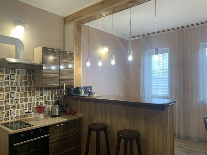 1 к квартира 40м.кв. 2этаж район АТРИУМ, светлая, теплая, тихий двор.. - фото 1