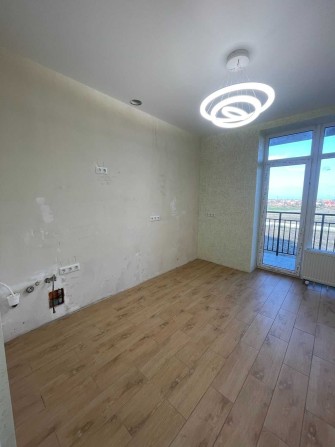 Квартира с ремонтом в новом кирпичном доме у моря - фото 1