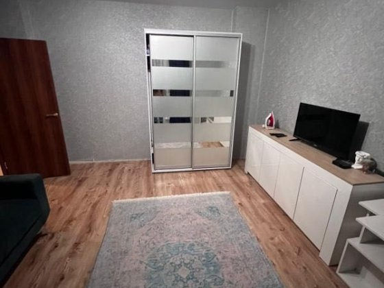 Продам 2к квартиру средний этаж АГВ  ЖМ 7небо Авангард