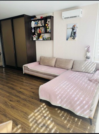 Продам 1 комнатную квартиру с евроремонтом в ЖК Артвилль - фото 1