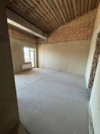 Срочная продажа большой двухкомнатной квартиры в Молодёжном - фото 1