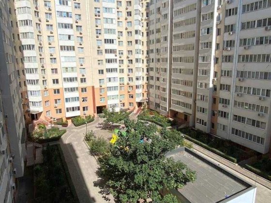 Продаж 2-кімнатної квартири з частковим ремонтом у ЖК "Райдужний" Лиманка