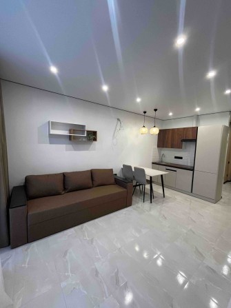 1 ком студия 27м2 в новом доме  с ремонтом - фото 1