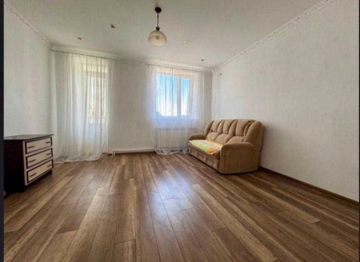 Продам 3-комн квартиру в Червоном Хуторе, кирпичный дом. - фото 1