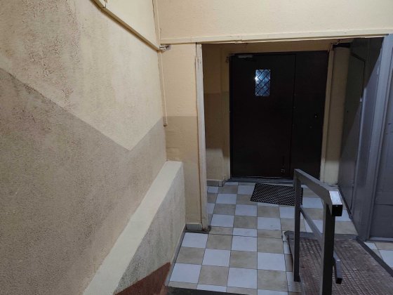 Продам 2-ох кімнатну квартиру в 9-ти поверховому будинку Вараш