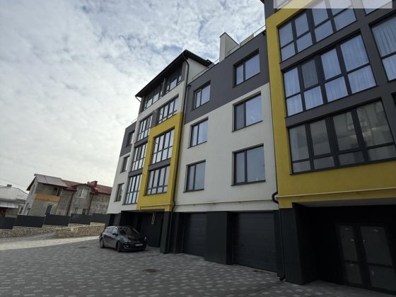 Продаж 2-кім. квартири в с. Петриків з терасою. Петриков