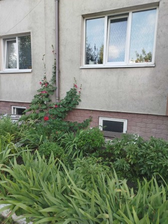 Продається простора 3-кімнатна квартира у місті Почаїв - фото 1