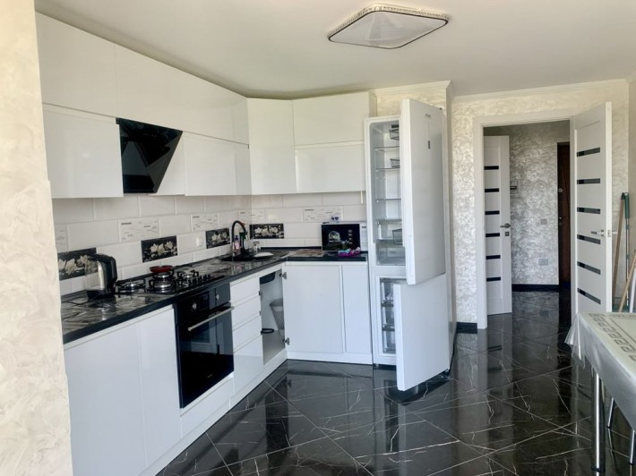 Продаж 2к квартири 71кв. м на вул. Зелена - фото 1