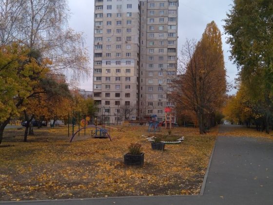 Продам четырех комнатную квартиру Бобрівка