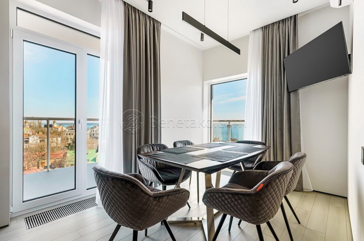 Стильная квартира с двумя спальнями в Ж/К «Корфу». - фото 1