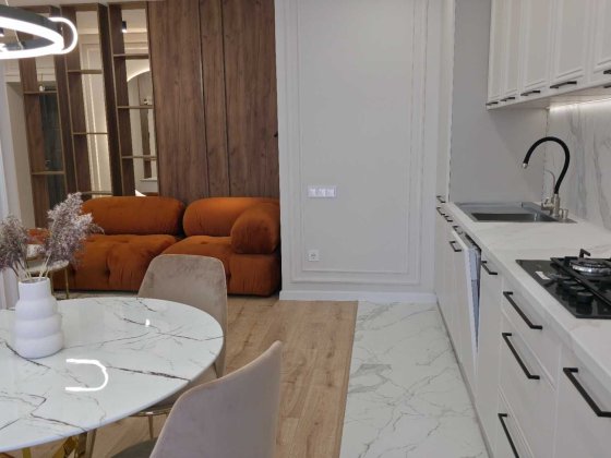 Центр! Дизайнерська 2к з кухнею-вітальнею, меблями та технікою Ивано-Франковск