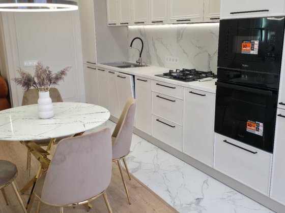 Центр, Кухня-вітальня+дві окремі кімнати, гардеробна, р-н Бандери Ивано-Франковск