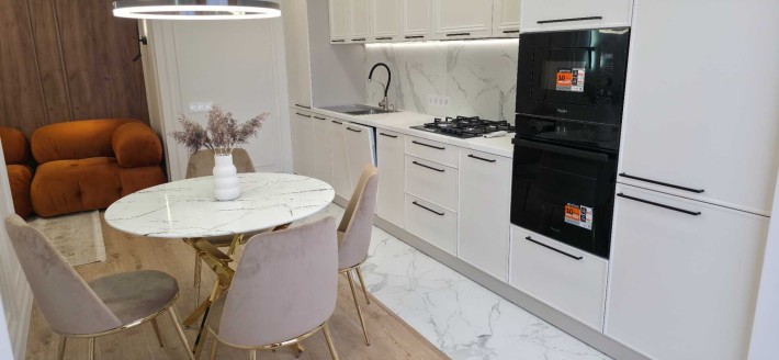 Центр, Кухня-вітальня+дві окремі кімнати, гардеробна, р-н Бандери - фото 1