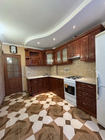 Трикімнатна квартира в ідеальній локації готова до продажу та життя! - фото 1