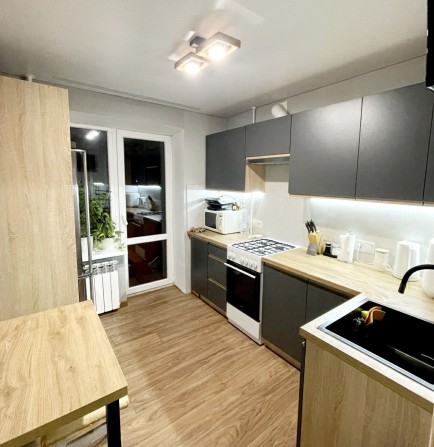 Продаж 2к.кв., 5/9ц.,52м²,гарний стан,кондиціонер - фото 1