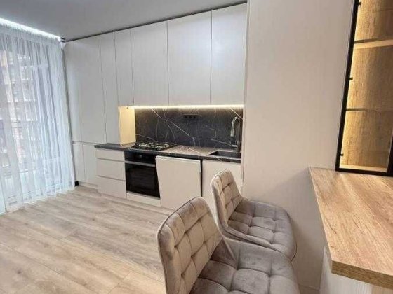 ТЕРМІНОВО. якісна 1-квартира + кухня-вітальня в центрі Ивано-Франковск