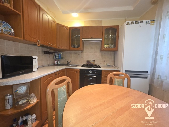 Район Екомаркета. Стріла. Двокімнатна з ремонтом. - фото 1