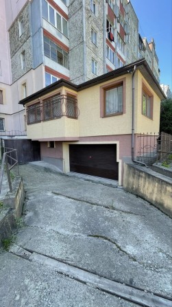 Продається  5 кімнатна квартира з двома гаражами - фото 1