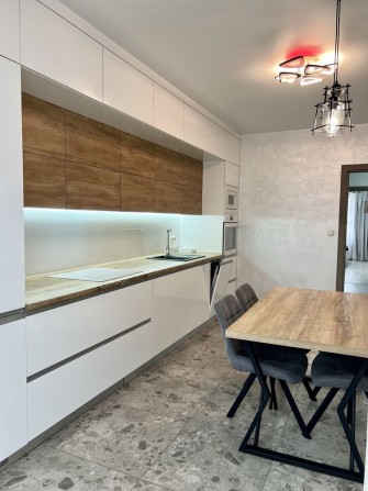 Центр стометрівка вул Мельника! 2кім 70м 5 пов з меблями та технікою - фото 1